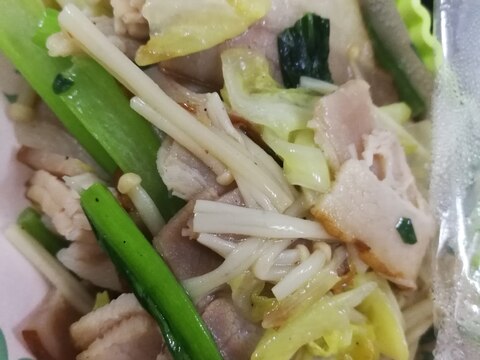 白菜えのき小松菜ベーコンの炒め物
